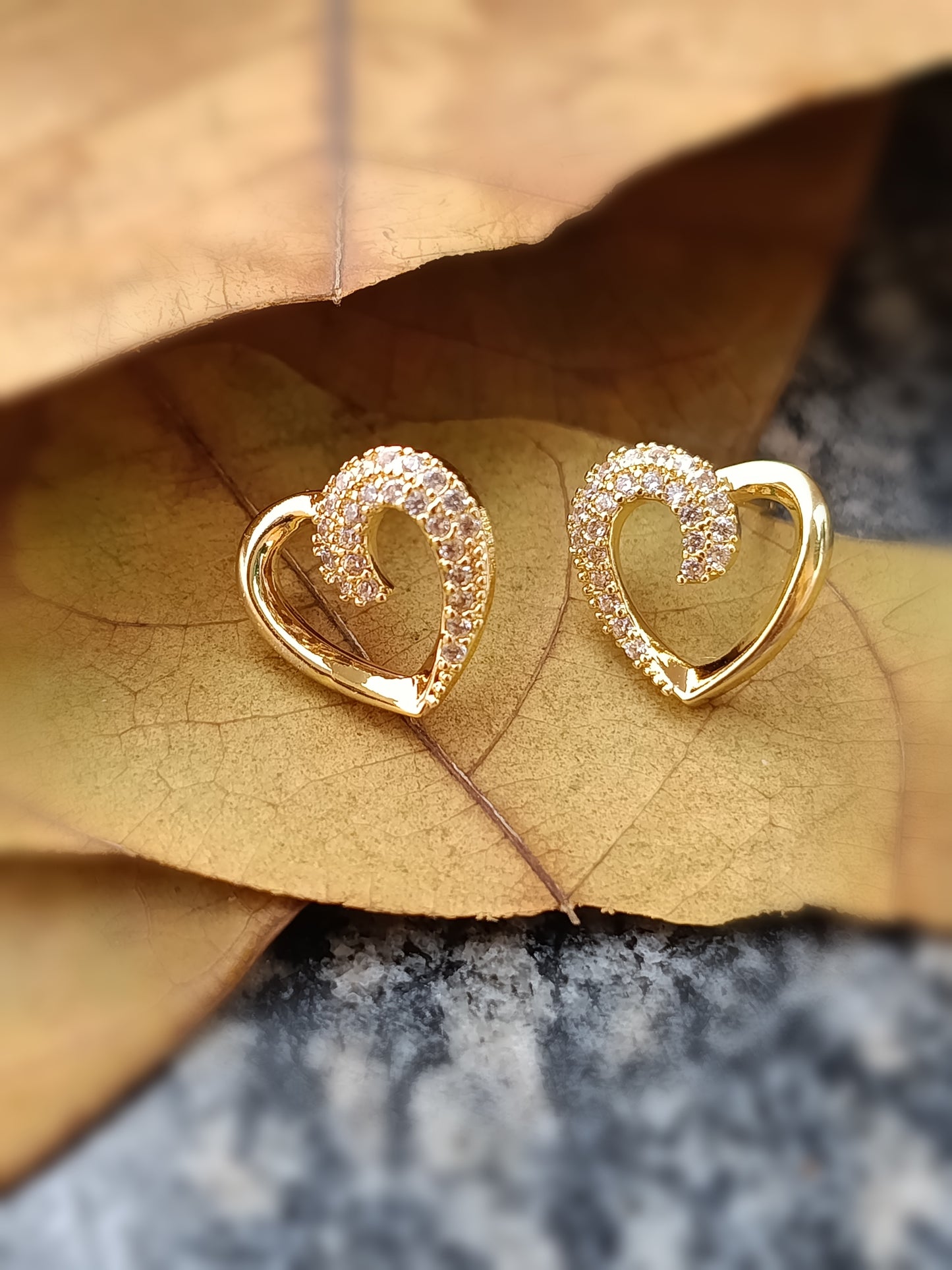Anti Tarnish_Gold Plated Heart Shape Stud Earrings