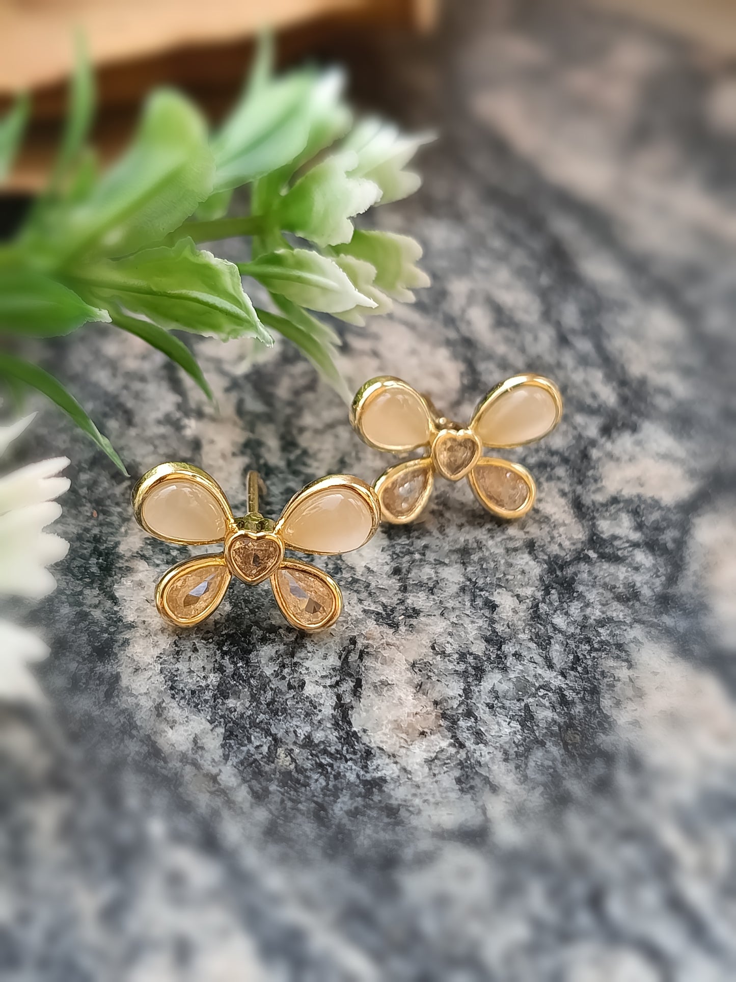Anti Tarnish_Gold Plated Flower Shape Stud Earring