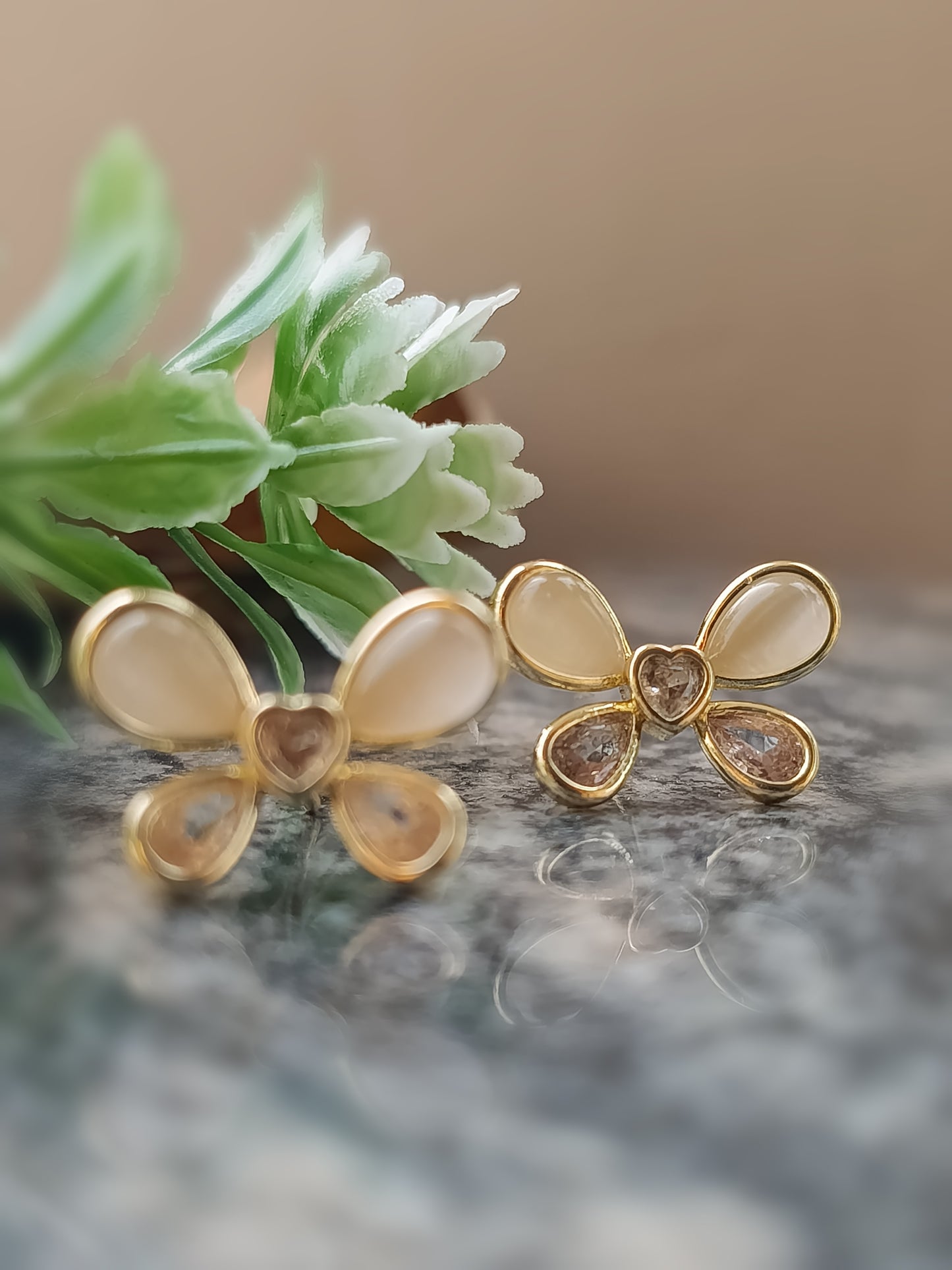 Anti Tarnish_Gold Plated Flower Shape Stud Earring