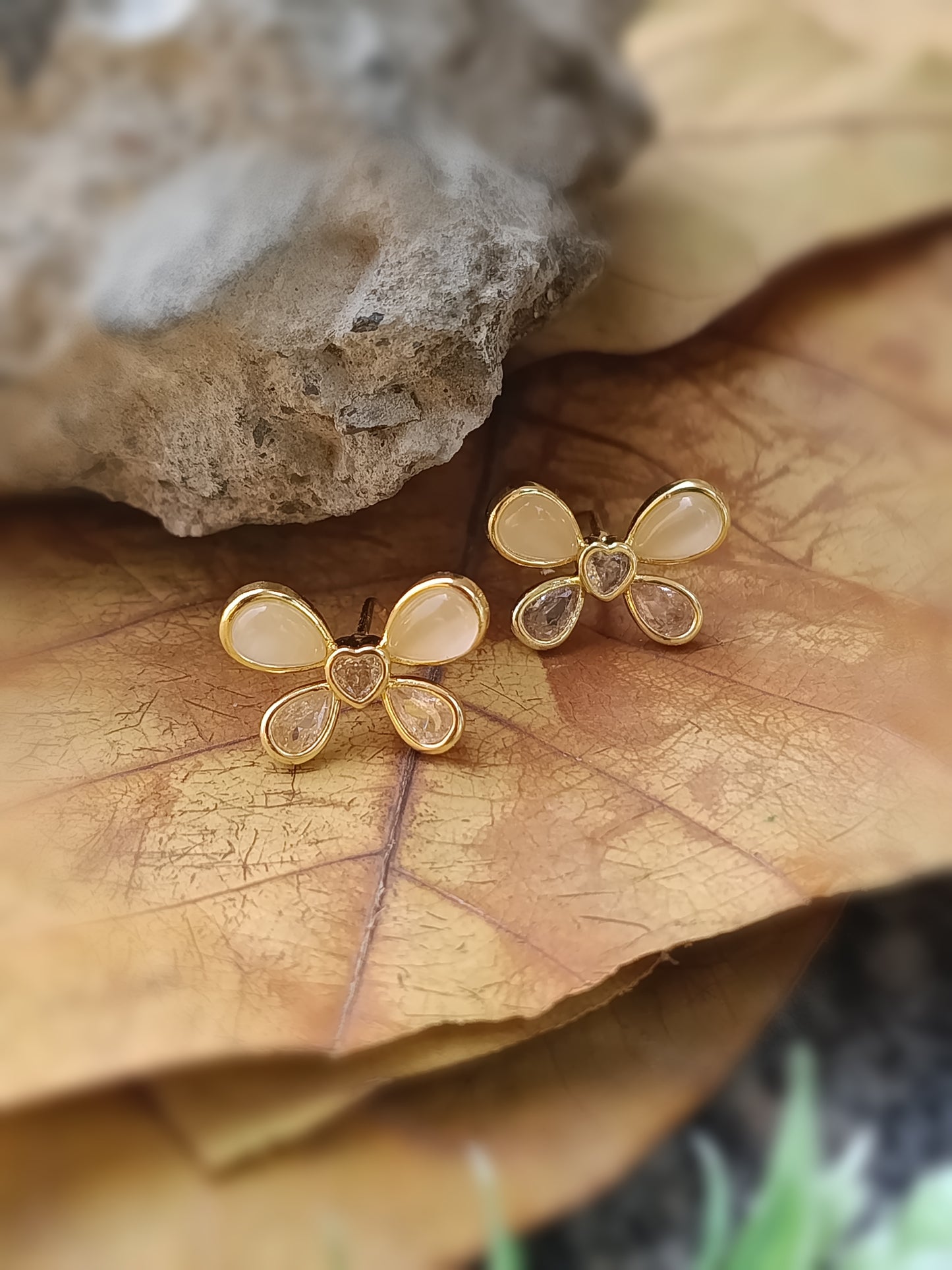 Anti Tarnish_Gold Plated Flower Shape Stud Earring
