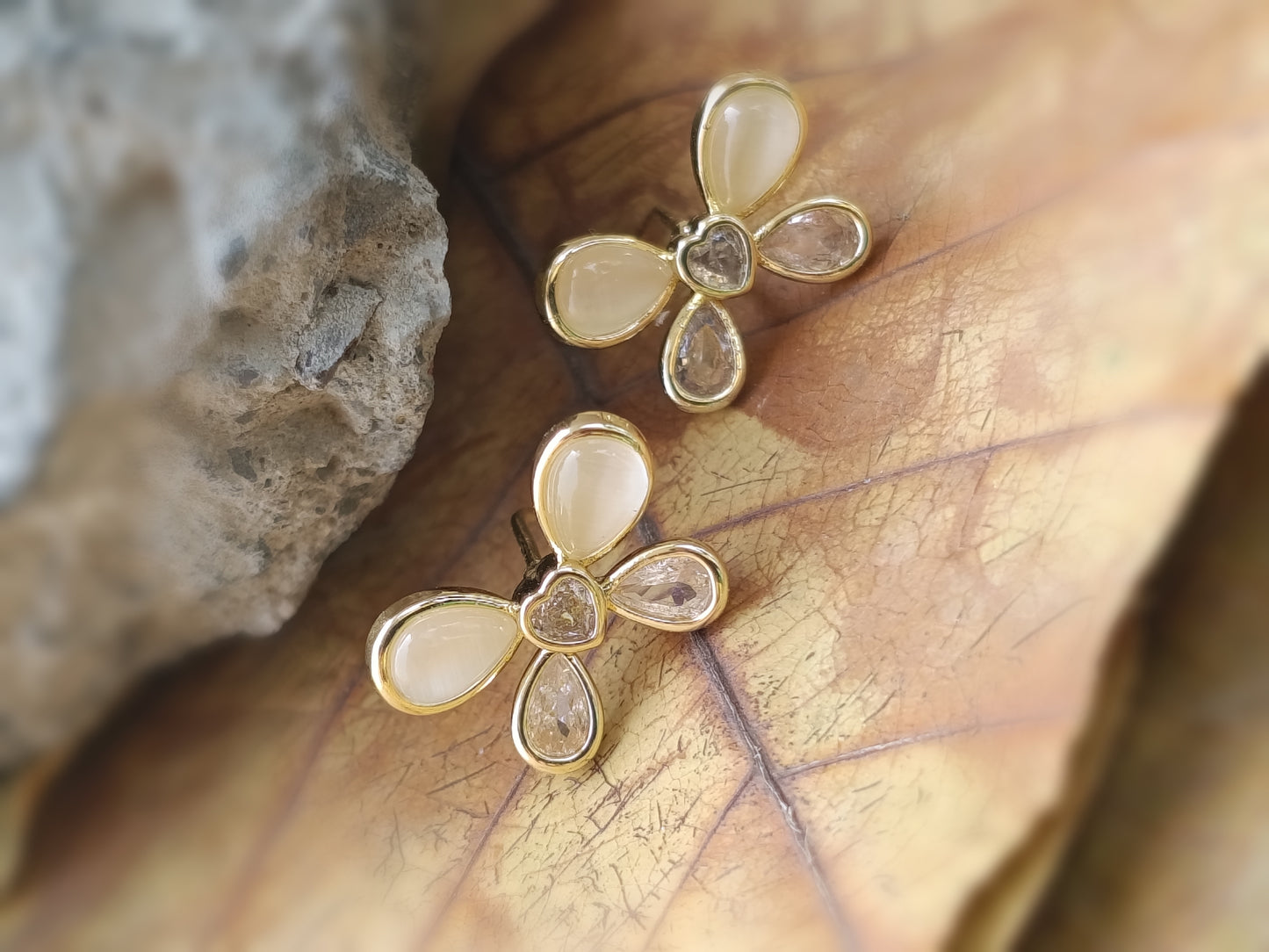 Anti Tarnish_Gold Plated Flower Shape Stud Earring