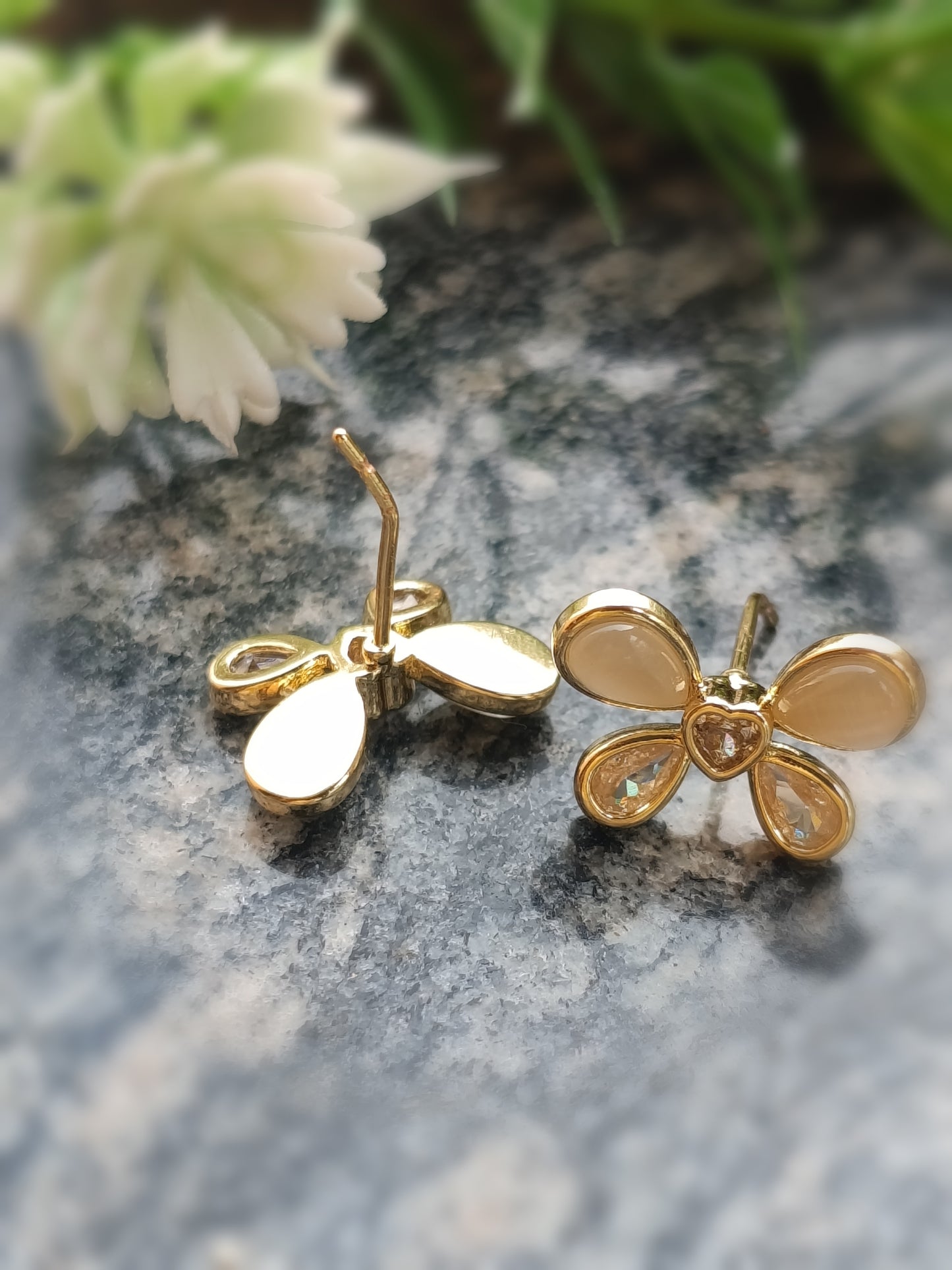 Anti Tarnish_Gold Plated Flower Shape Stud Earring