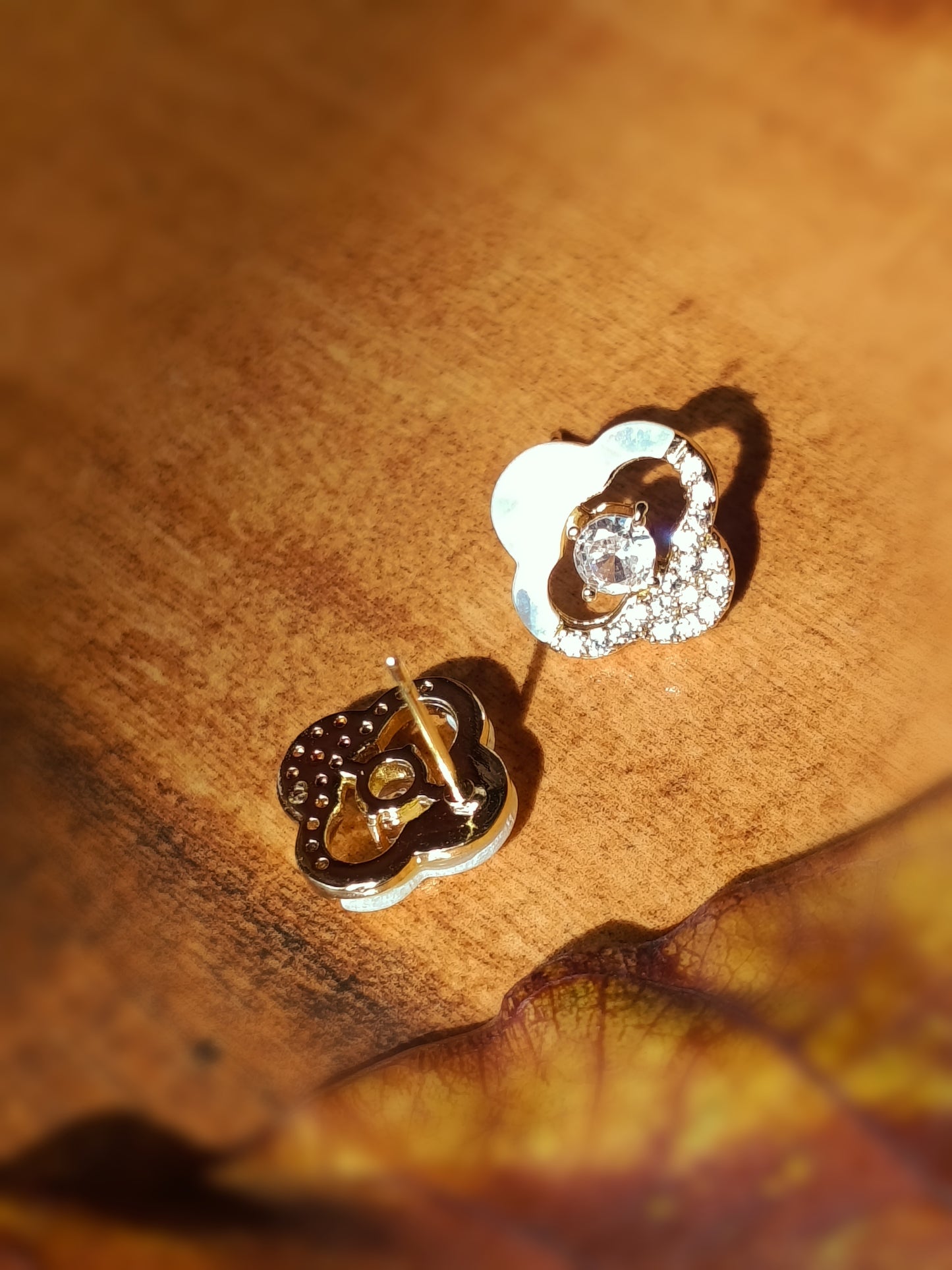 Anti Tarnish_Austrian crystals Cloud Shape Stud Earring