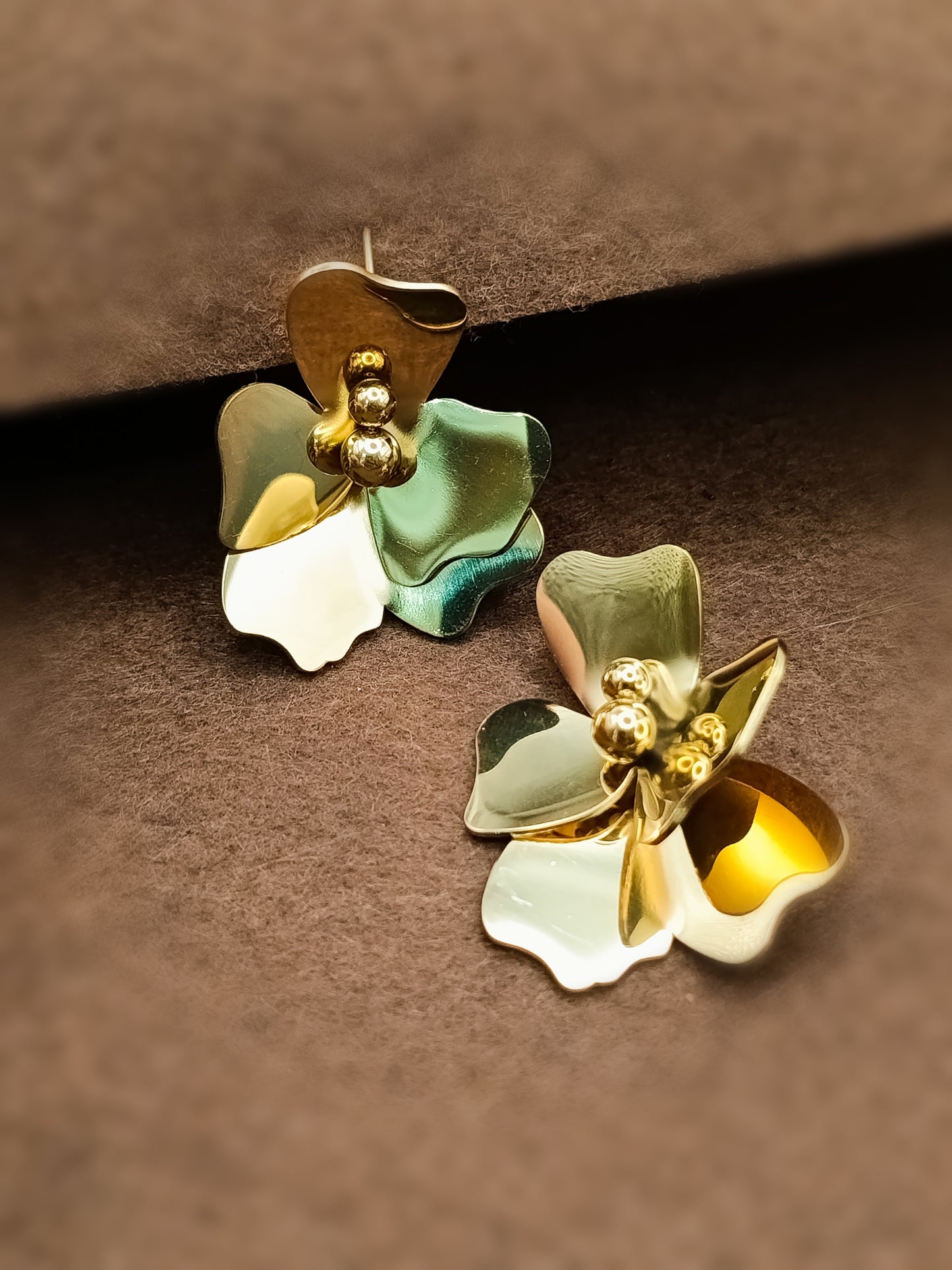 Anti Tarnish_Gold-Toned Flower Stud Earrings