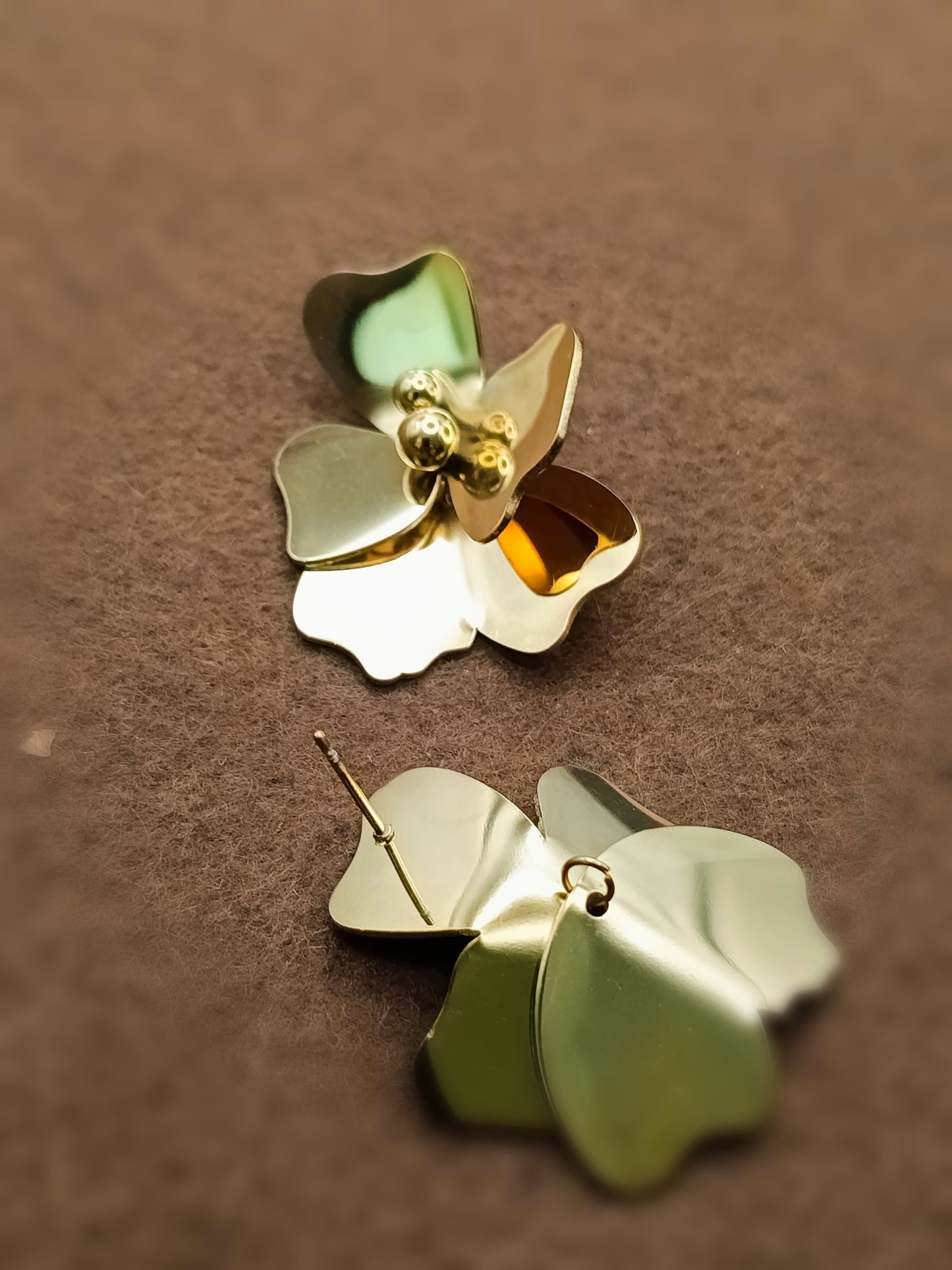 Anti Tarnish_Gold-Toned Flower Stud Earrings