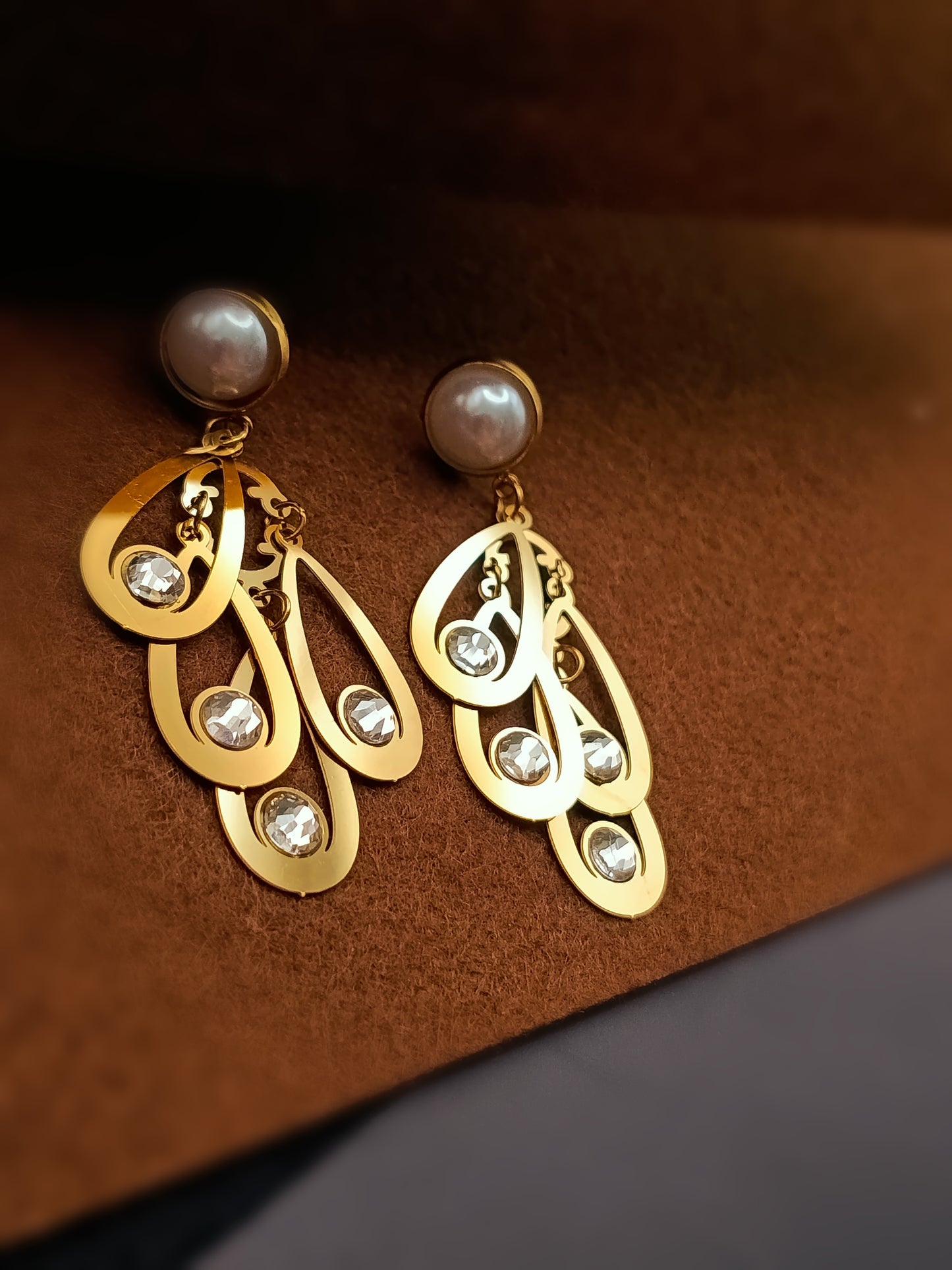 Anti Tarnish_Golden Pearl & Crystal Chandelier Earrings