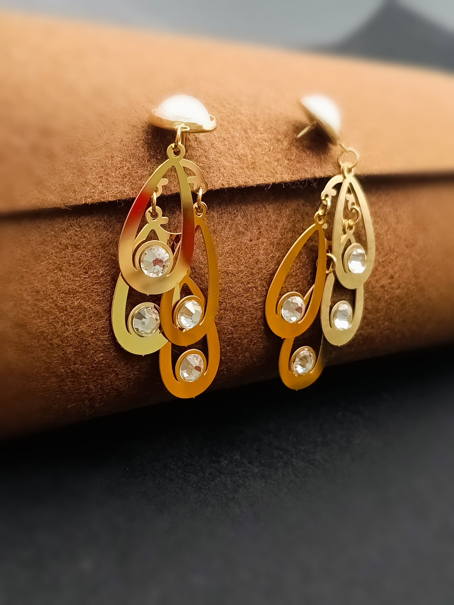 Anti Tarnish_Golden Pearl & Crystal Chandelier Earrings