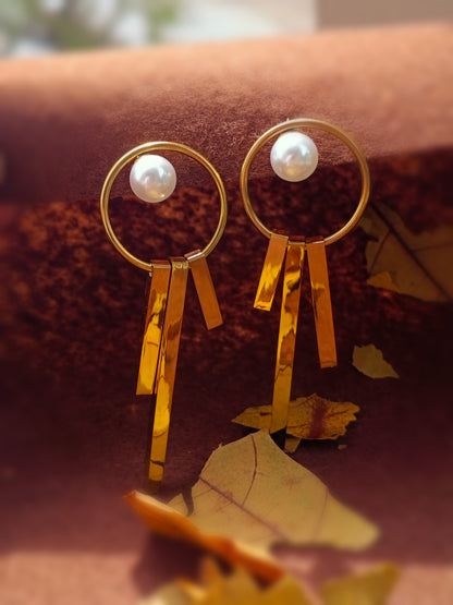 Anti Tarnish_Geometric Gold and Pearl Drop Earrings